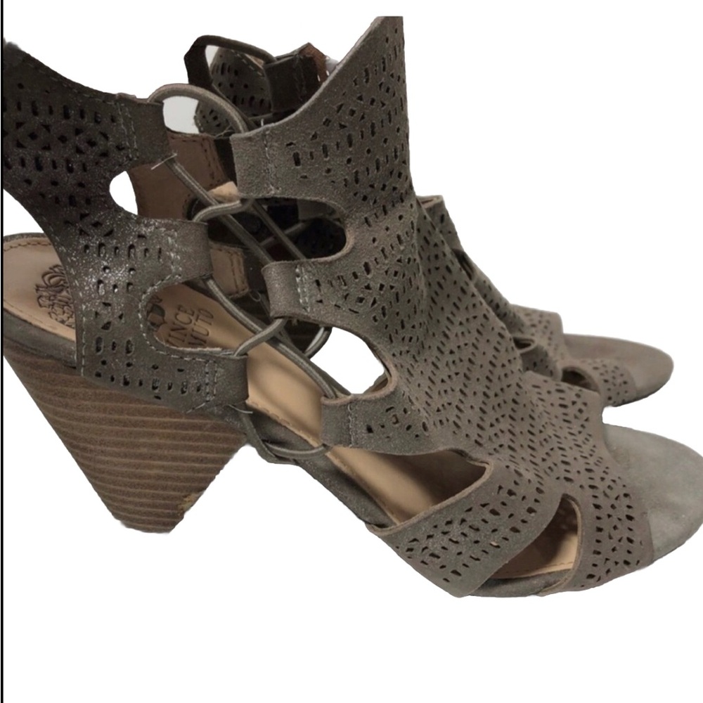 Vince Camuto taupe metallic leather peep toe wood heel sandals. Size 8.5.